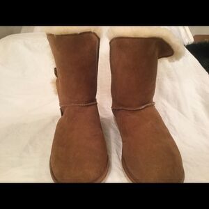 Kiwi Sheepskin Button Boots Mid Classic Size 8